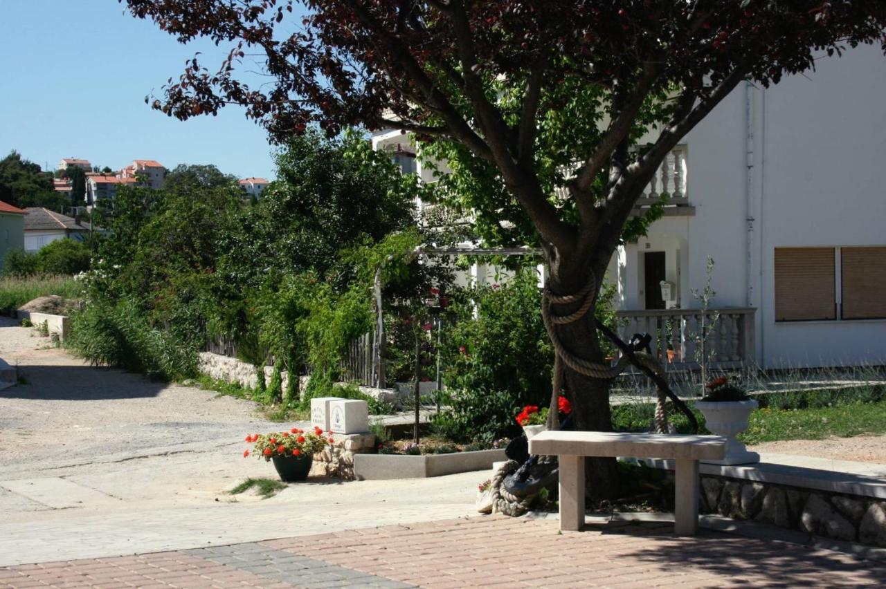 Apartments And Rooms By The Sea Palit, Rab - 5044 Zewnętrze zdjęcie