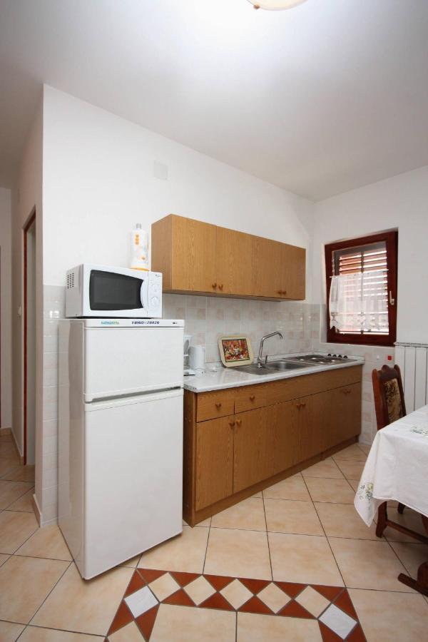 Apartments And Rooms By The Sea Palit, Rab - 5044 Zewnętrze zdjęcie